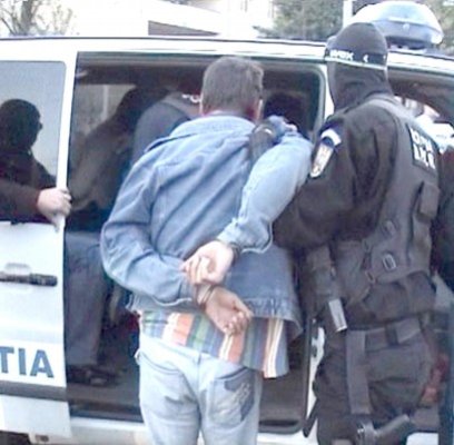 L-au bătut şi i-au luat banii